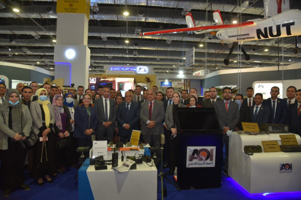 A delegation from the National Training Academy visits the Arab Industrialization pavilion at EDEX 2021
